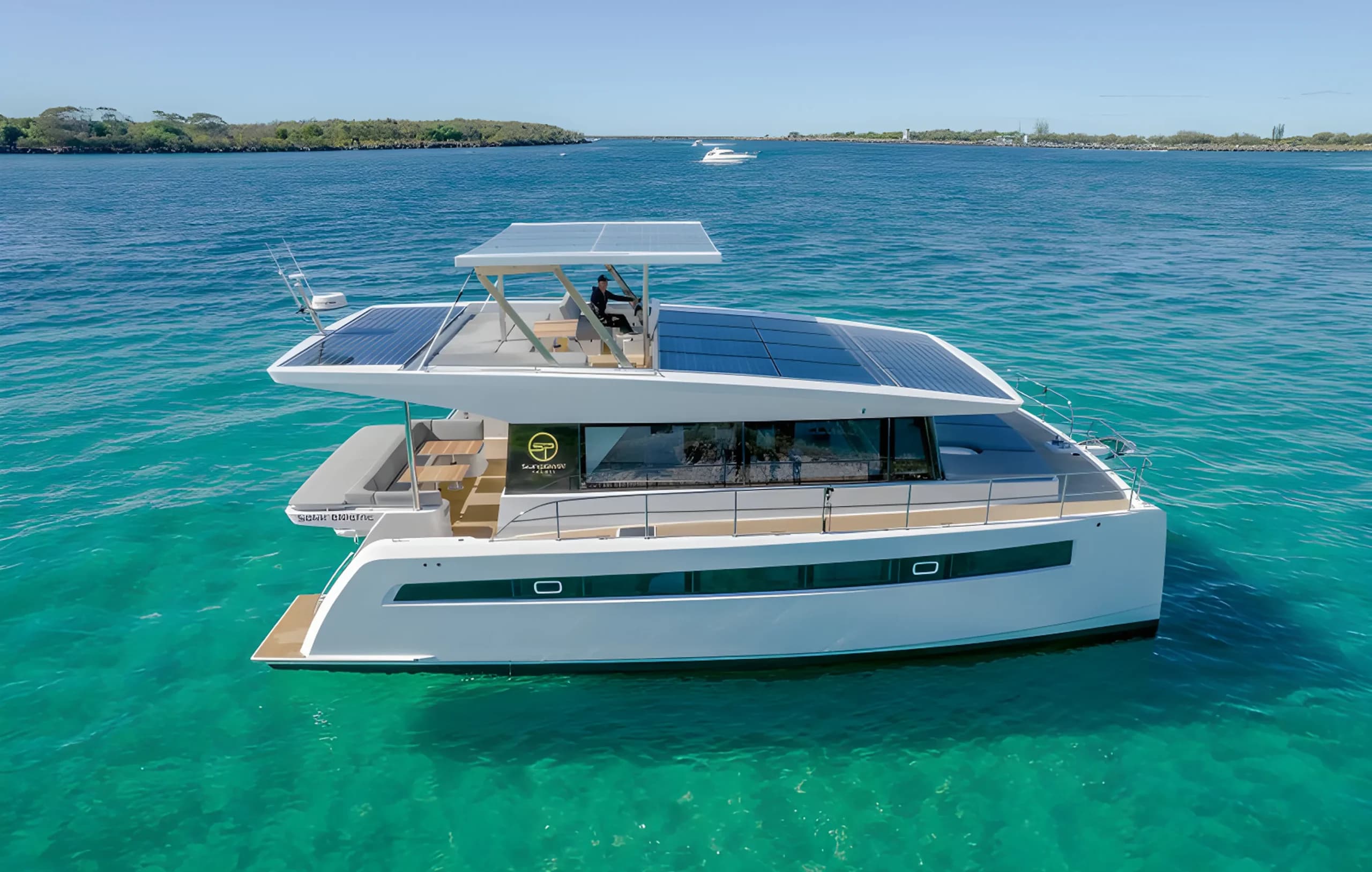 SolarPower E-44 VIP - Exterior View