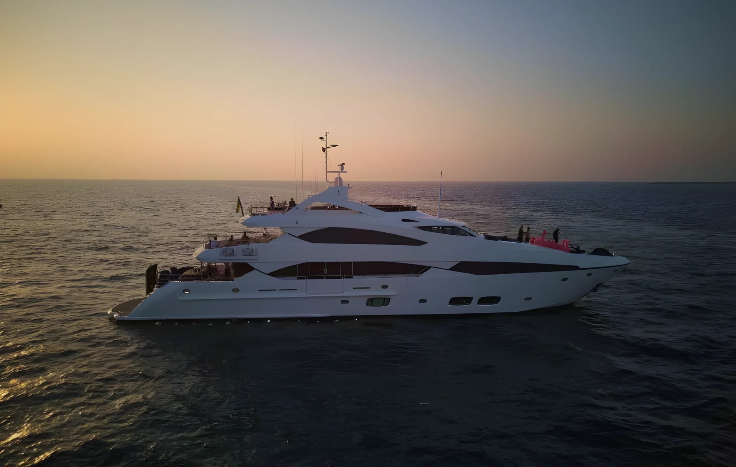 Sunseeker 40 - Exterior View