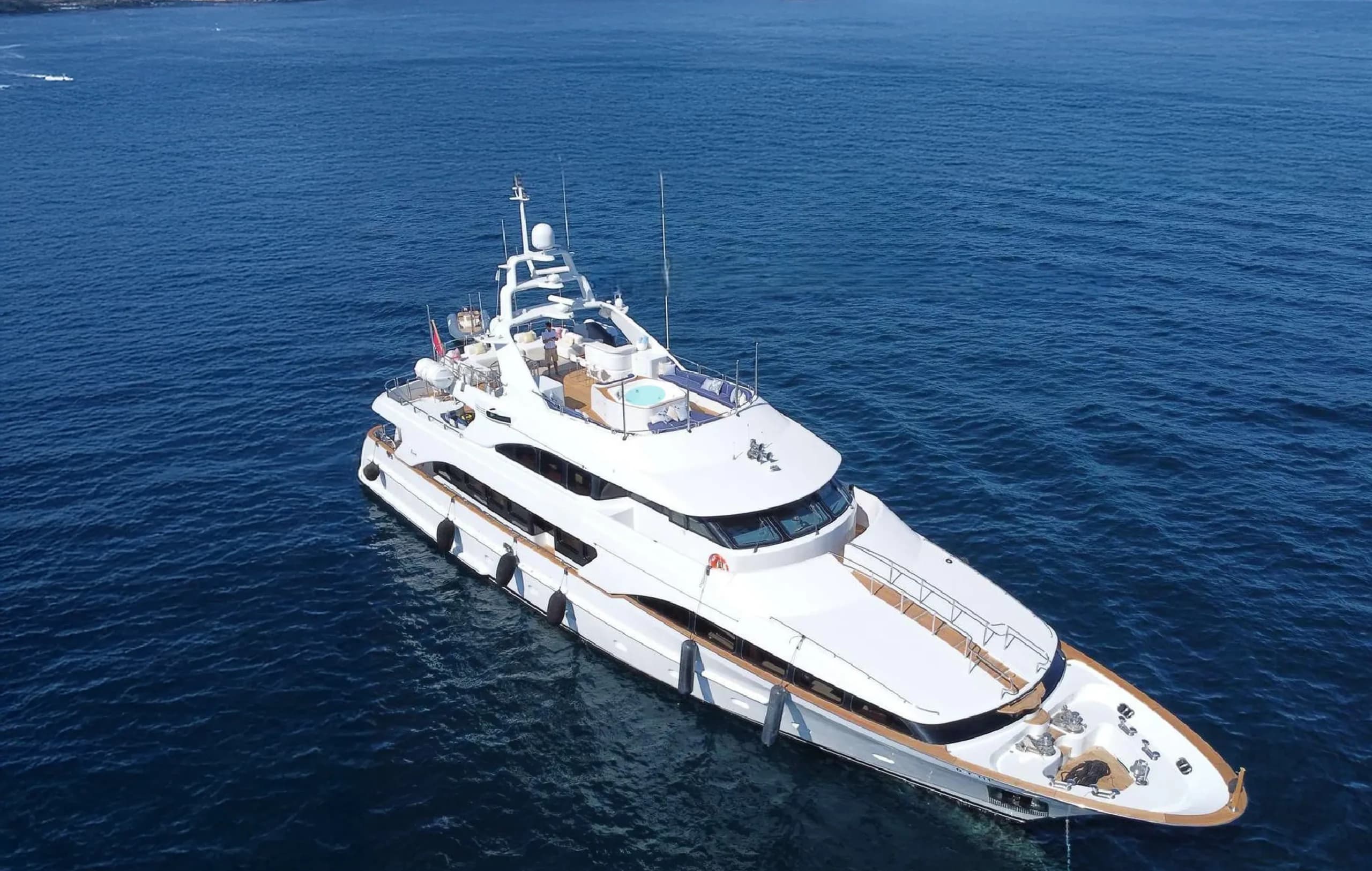 Benetti 115 Classic - Exterior View