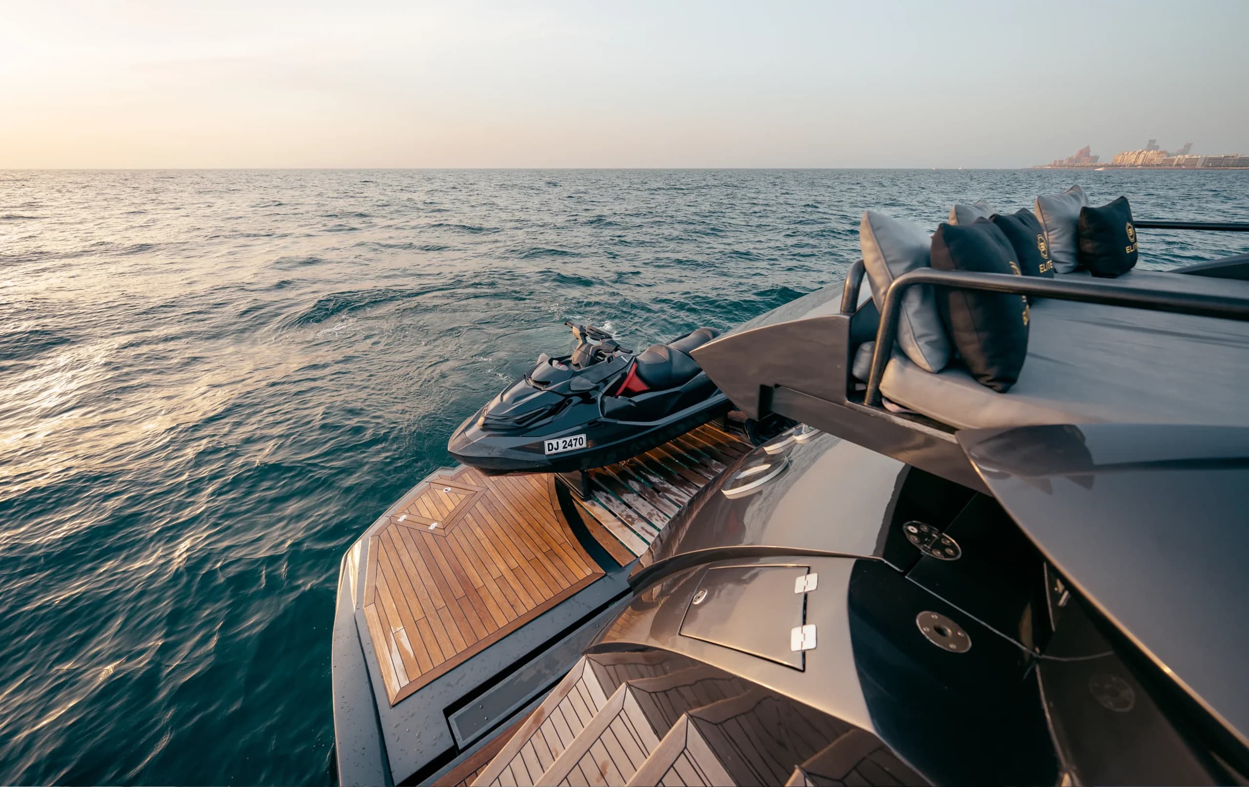 2004 Sunseeker Predator 95 - Interior Salon